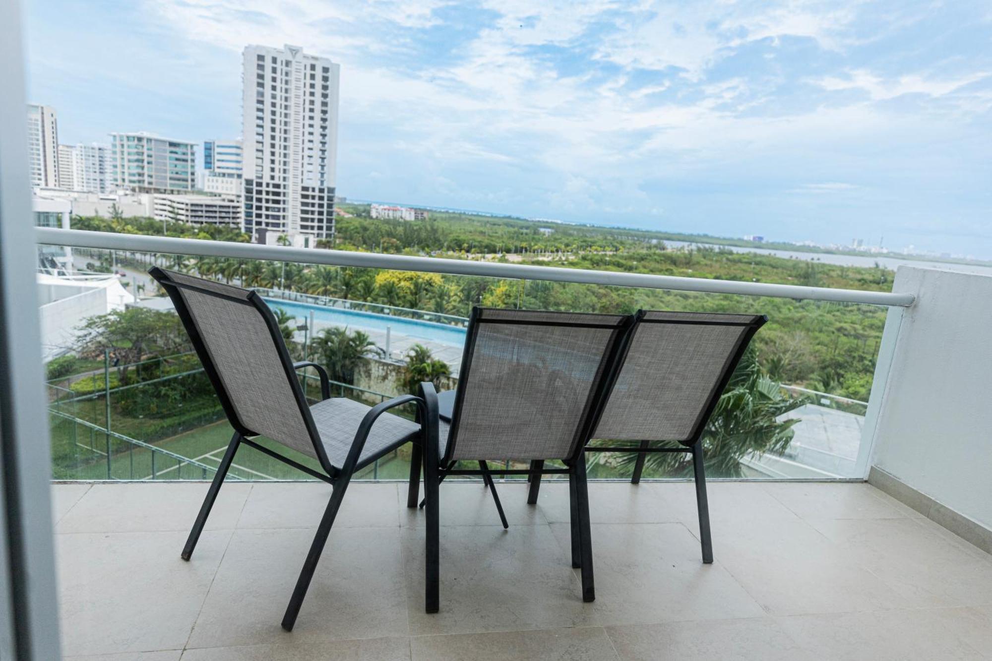 Ocean Breeze, Sanctuary - Hivenb Cancun